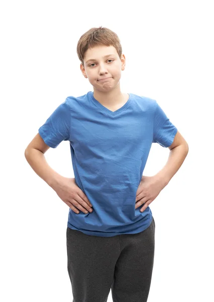 Ung pojke i en blå t-shirt — Stockfoto