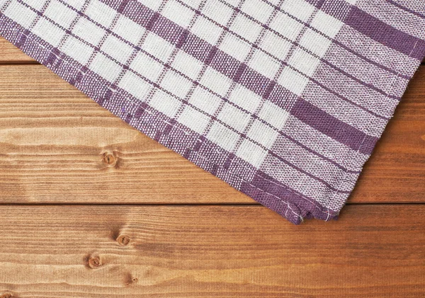 Toalla sobre la mesa de madera — Foto de Stock