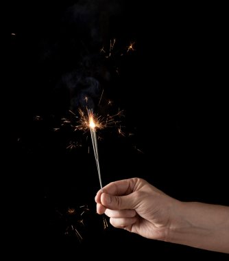 Yanan bir maytap holding