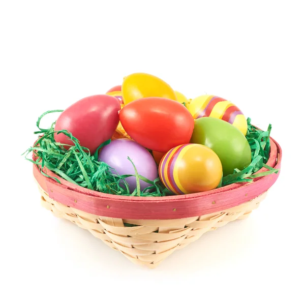Koš plný velikonočních vajec — Stock fotografie
