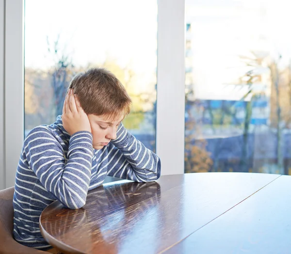 Boy with his hand covering ears — Stock Photo, Image