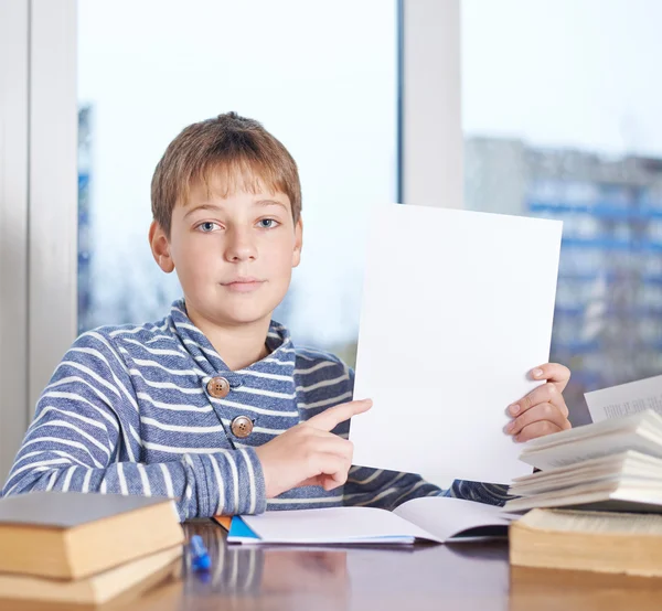 Boy showing empty A4 sheet — Stock Photo, Image