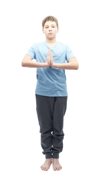 Joven chico haciendo yoga — Foto de Stock