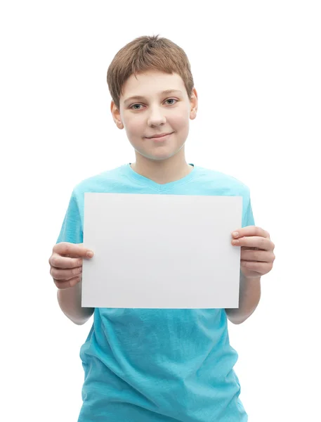 Felice giovane ragazzo sorridente con un foglio di carta — Foto Stock