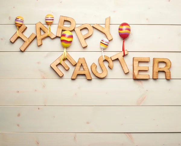 Woorden Happy Easter gemaakt van houten letters — Stockfoto