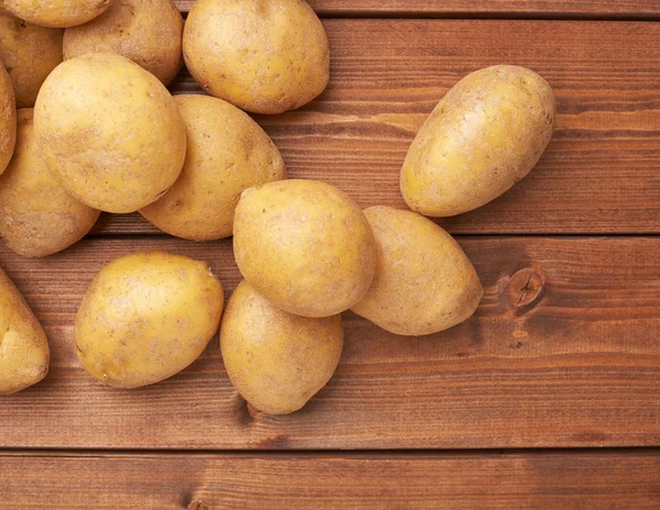 Pilha de batatas frescas lavadas — Fotografia de Stock