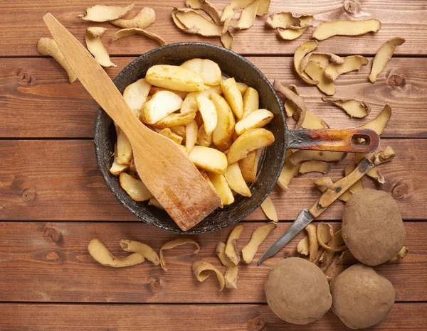 Cozinhar batatas fritas francesas — Fotografia de Stock