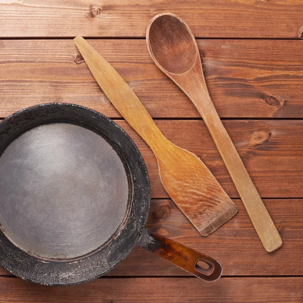 Old pan, spatula and spoon — Stock Photo, Image