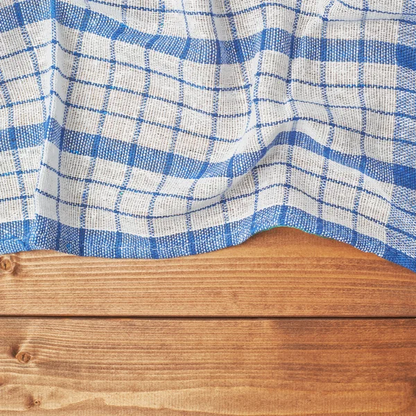 Toalha sobre mesa de madeira — Fotografia de Stock