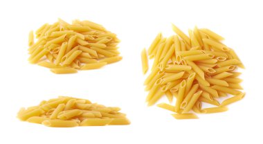 Kuru sarı penne makarna yığını