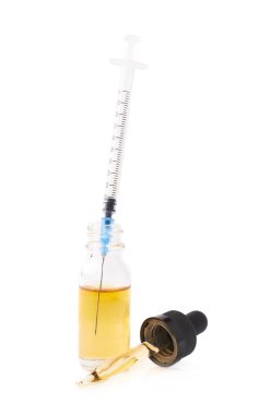 Küçük şişe pipet ve şırınga ile