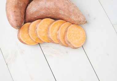 Tatlı patates kompozisyon dilimlenmiş