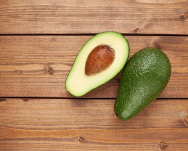 Avokado meyve kompozisyonu