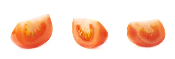Scheiben von roten Tomaten isoliert — Stockfoto