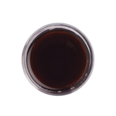 Bardak kırmızı suyu ile dolu