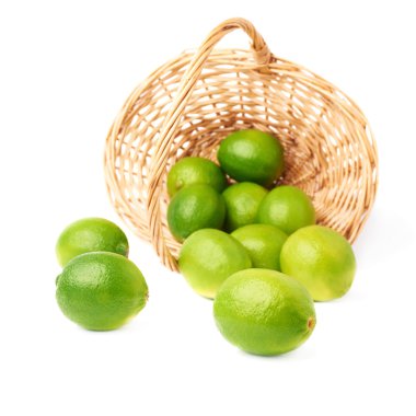 Olgun limes ile hasır sepet