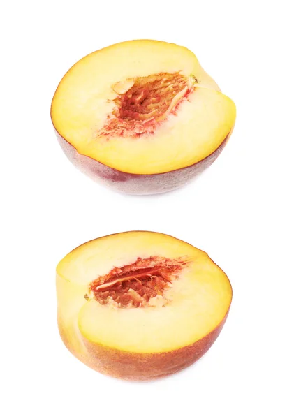 De helft van perzik fruit — Stockfoto