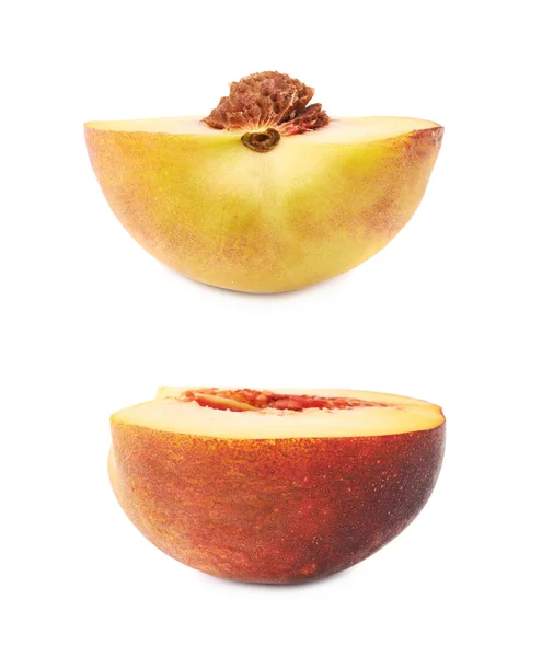 Hälfte der Pfirsichfrucht — Stockfoto