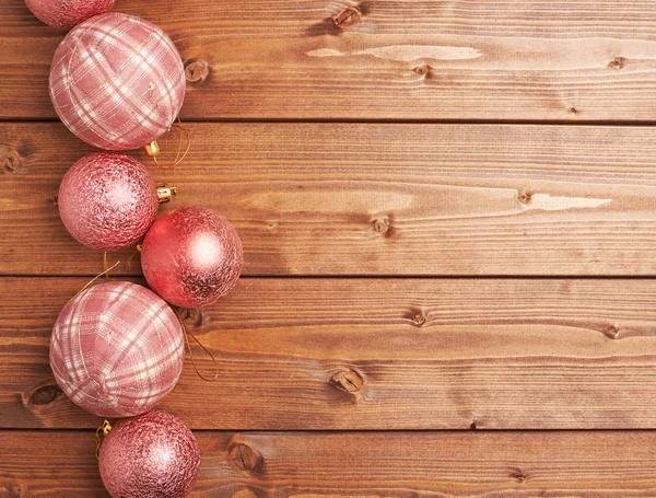 Bolas de Natal sobre a madeira — Fotografia de Stock