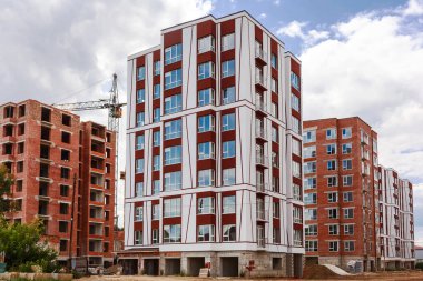 Yeni apartman. Modern yerleşim alanının inşaatı.