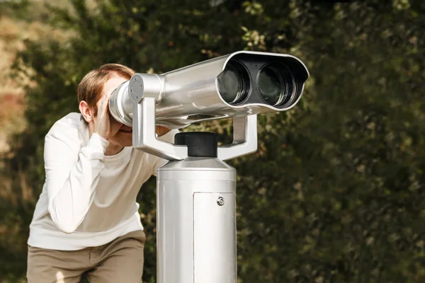 Man Looks Large Telescope Observation Nature Telescope — Stock Photo, Image