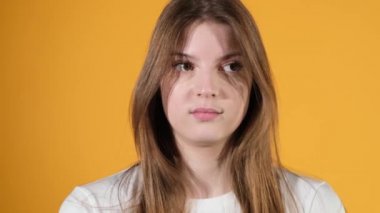 Genç kız alınmıştı. Yavaş çekim