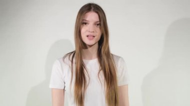 tatminsizliğini ifade et