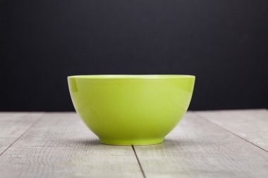 Arka plan ile yeşil kase