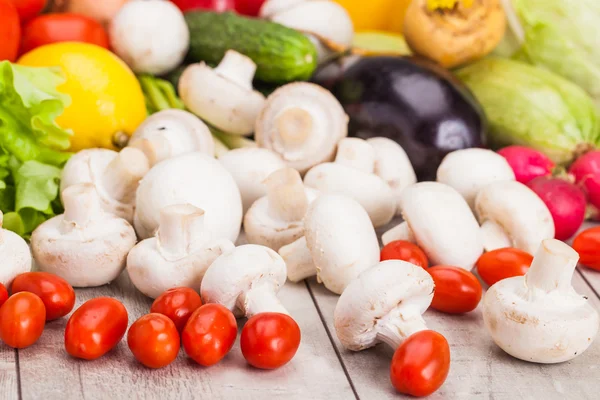 Ripe vegetables and mushrooms — Stock Photo, Image