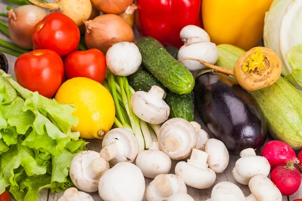 Ripe vegetables and mushrooms — Stock Photo, Image