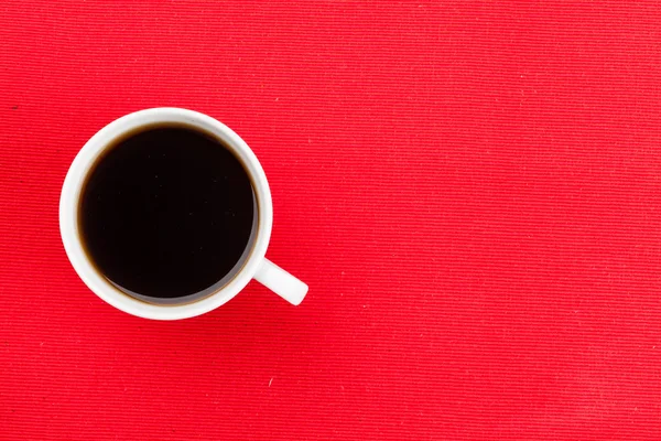 Café taza sobre un fondo de servilleta roja — Foto de Stock