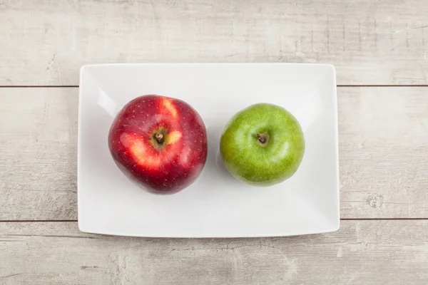 White plate with apples — Stock Photo, Image