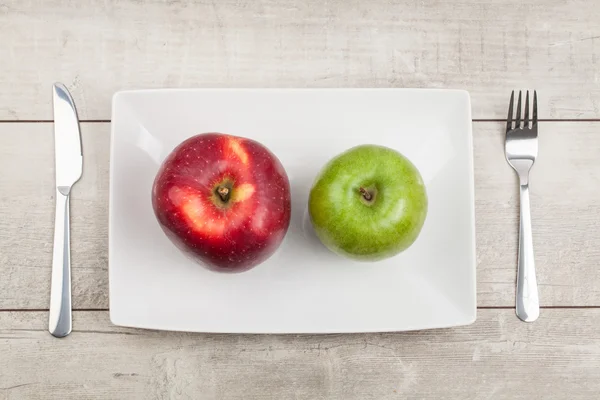 White plate with apples — Stock Photo, Image