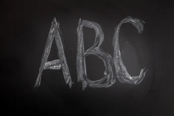 Буквы abc на доске — стоковое фото