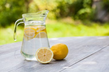 Taze ev yapımı limonata