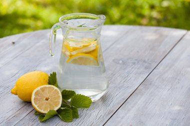 Taze ev yapımı limonata