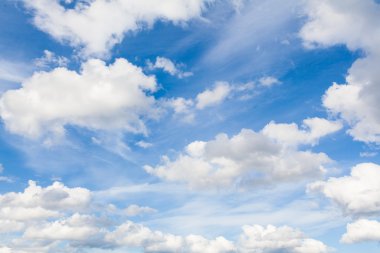 bulutlu gökyüzü mavi