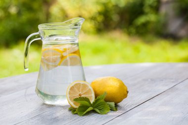 Taze ev yapımı limonata