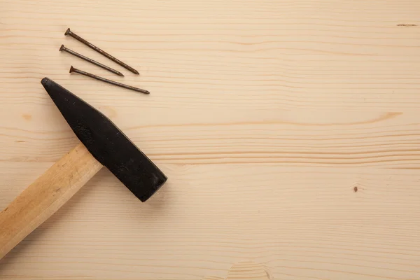Narzędzia na drewnianym stole — Zdjęcie stockowe