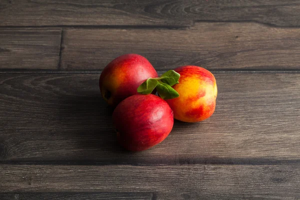 新鲜成熟的油桃 — 图库照片