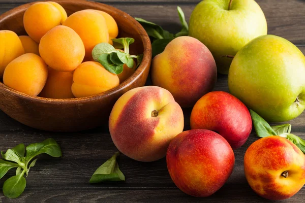 Mogna aprikoser och nektariner — Stockfoto