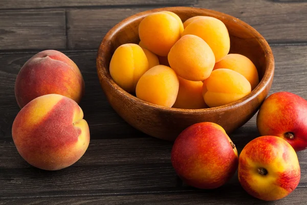 Mogna aprikoser och nektariner — Stockfoto