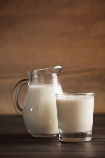 Latte fresco in brocca — Foto Stock