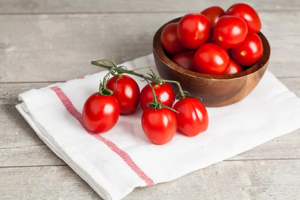 Czerwony dojrzałe pomidory — Zdjęcie stockowe
