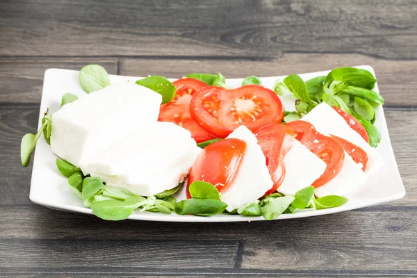 Queso, tomate y albahaca — Foto de Stock