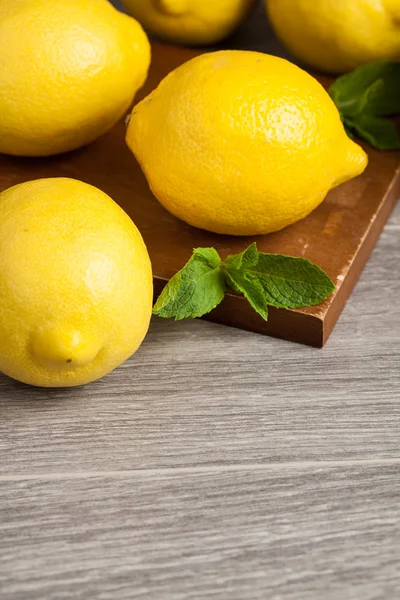 Limoni gialli freschi — Foto Stock