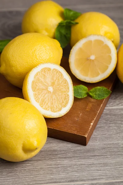 Limoni gialli freschi — Foto Stock