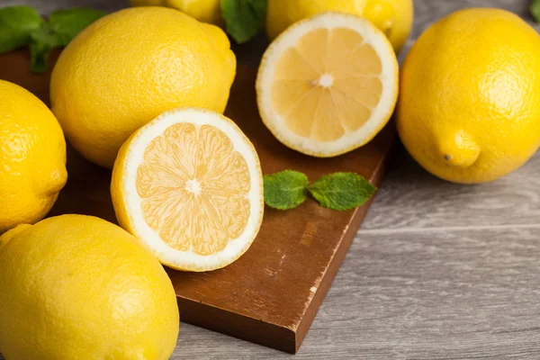 Limoni gialli freschi — Foto Stock