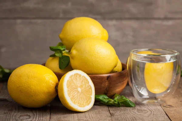 Limoni gialli freschi — Foto Stock