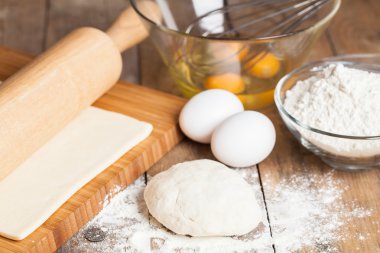 Taze hamur pişmeye hazır.